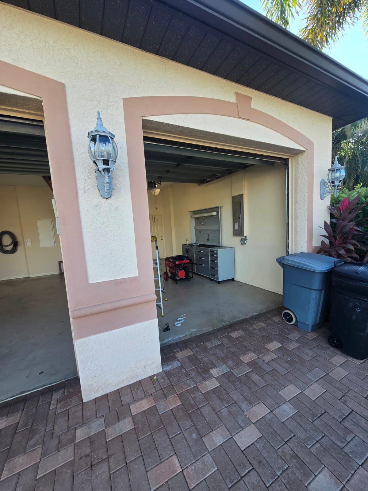 Garage door work in Parkland, FL - photo 4